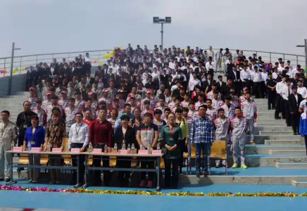 “发展职业教育，打造出彩人生”——北京交通运输职业学院2015年成人仪式